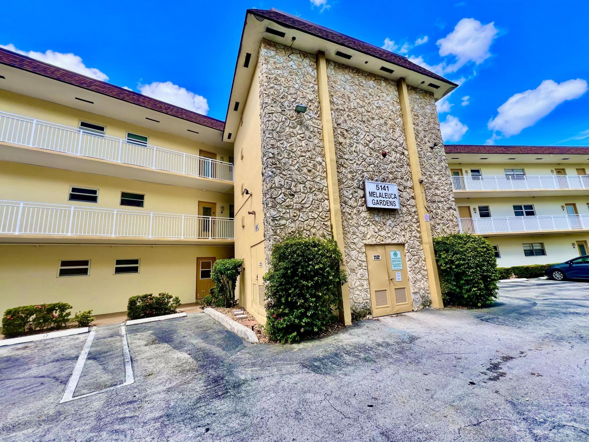 5141 W Oakland Park Boulevard, Unit 201, Lauderdale Lakes, FL 33313 Photo