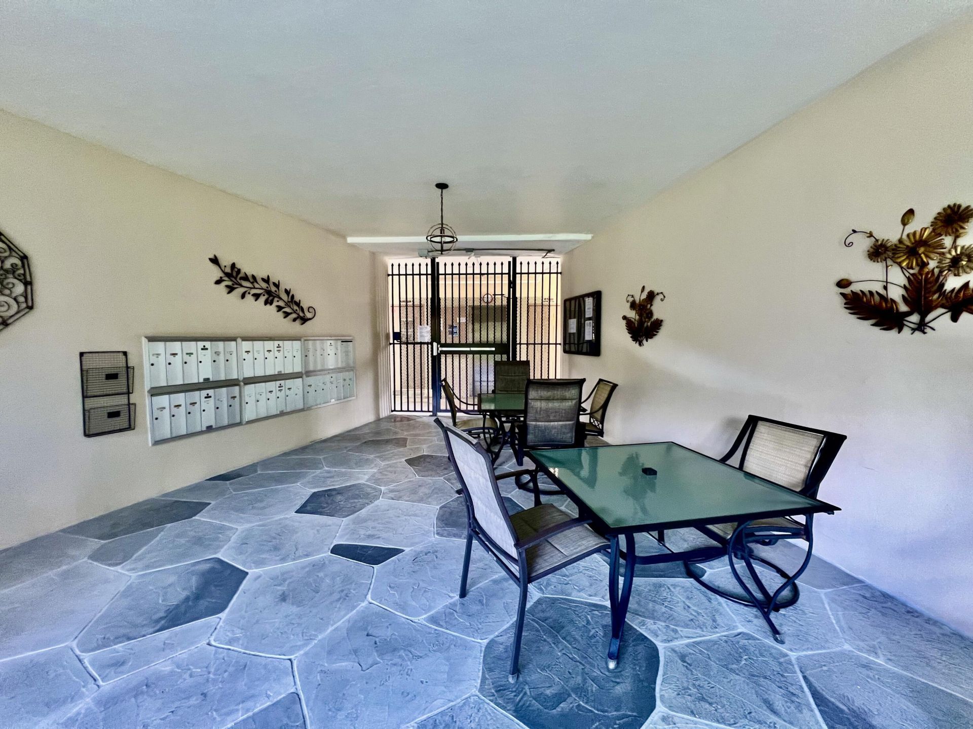 5141 W Oakland Park Boulevard, Unit 201, Lauderdale Lakes, FL 33313 Photo