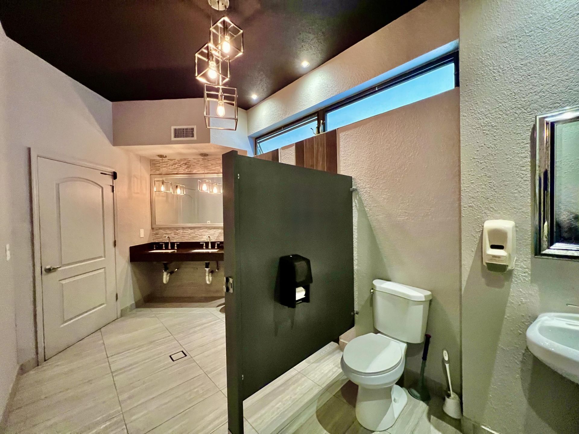 5141 W Oakland Park Boulevard, Unit 201, Lauderdale Lakes, FL 33313 Photo