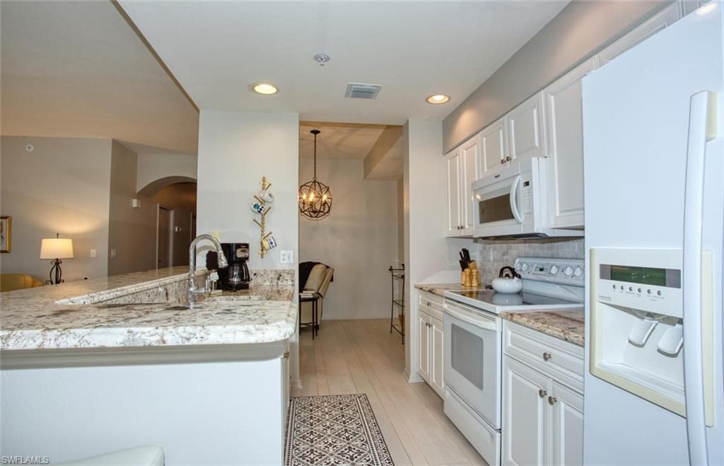 8066 Queen Palm Ln, Unit 537, Fort Myers, FL 33966 Photo