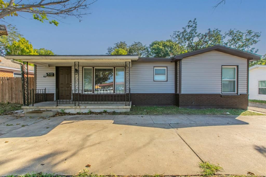 1029 N New Road, Waco, TX 76710 Main Photo
