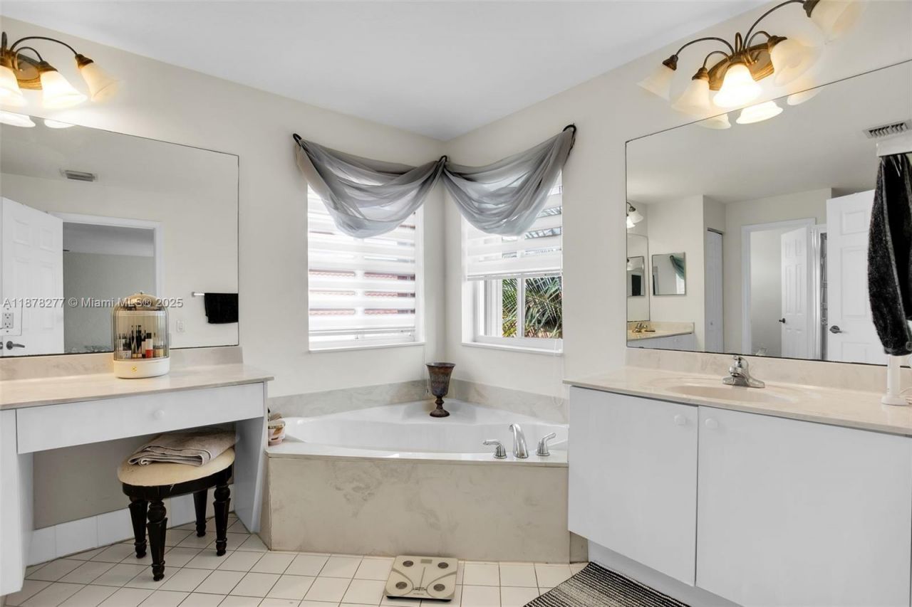 1242 Peregrine Way, Weston, FL 33327 Photo