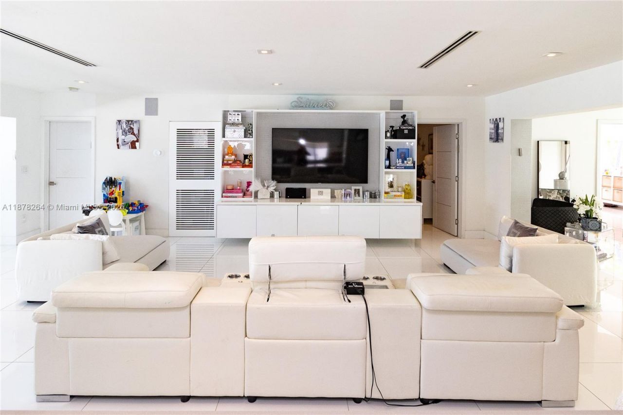 1215 N Biscayne Point Rd, Miami Beach, FL 33141 Photo