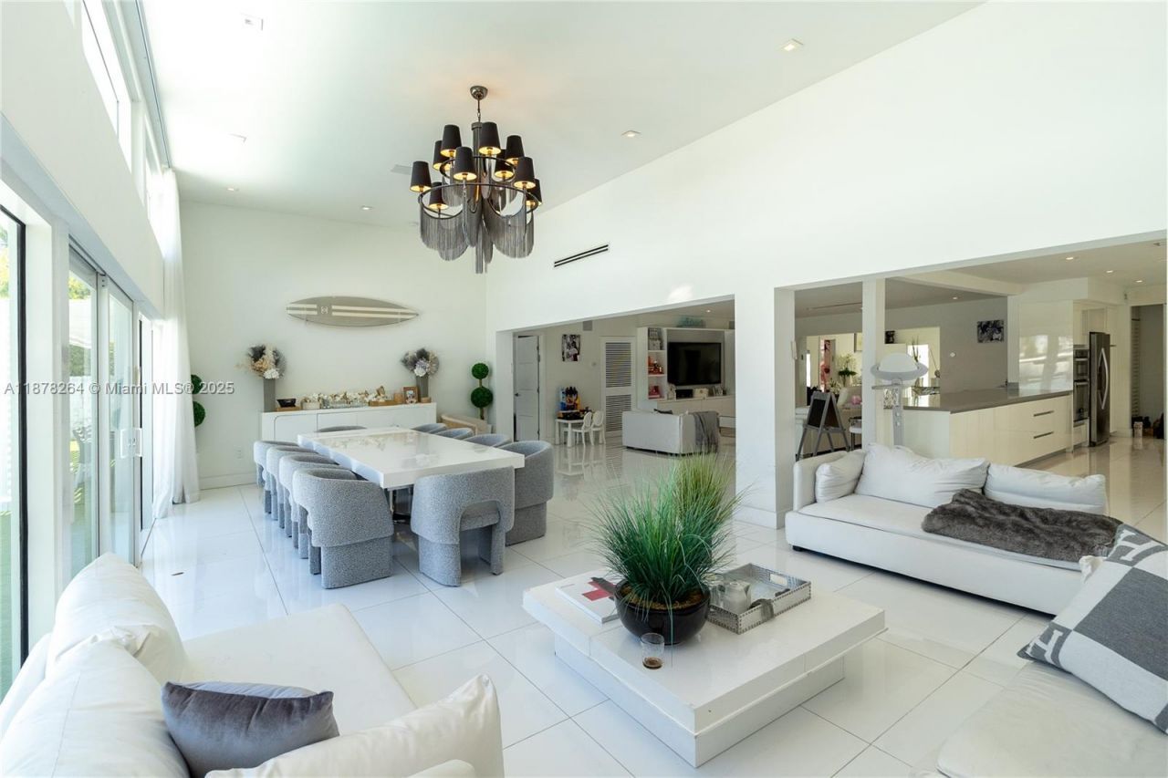 1215 N Biscayne Point Rd, Miami Beach, FL 33141 Photo