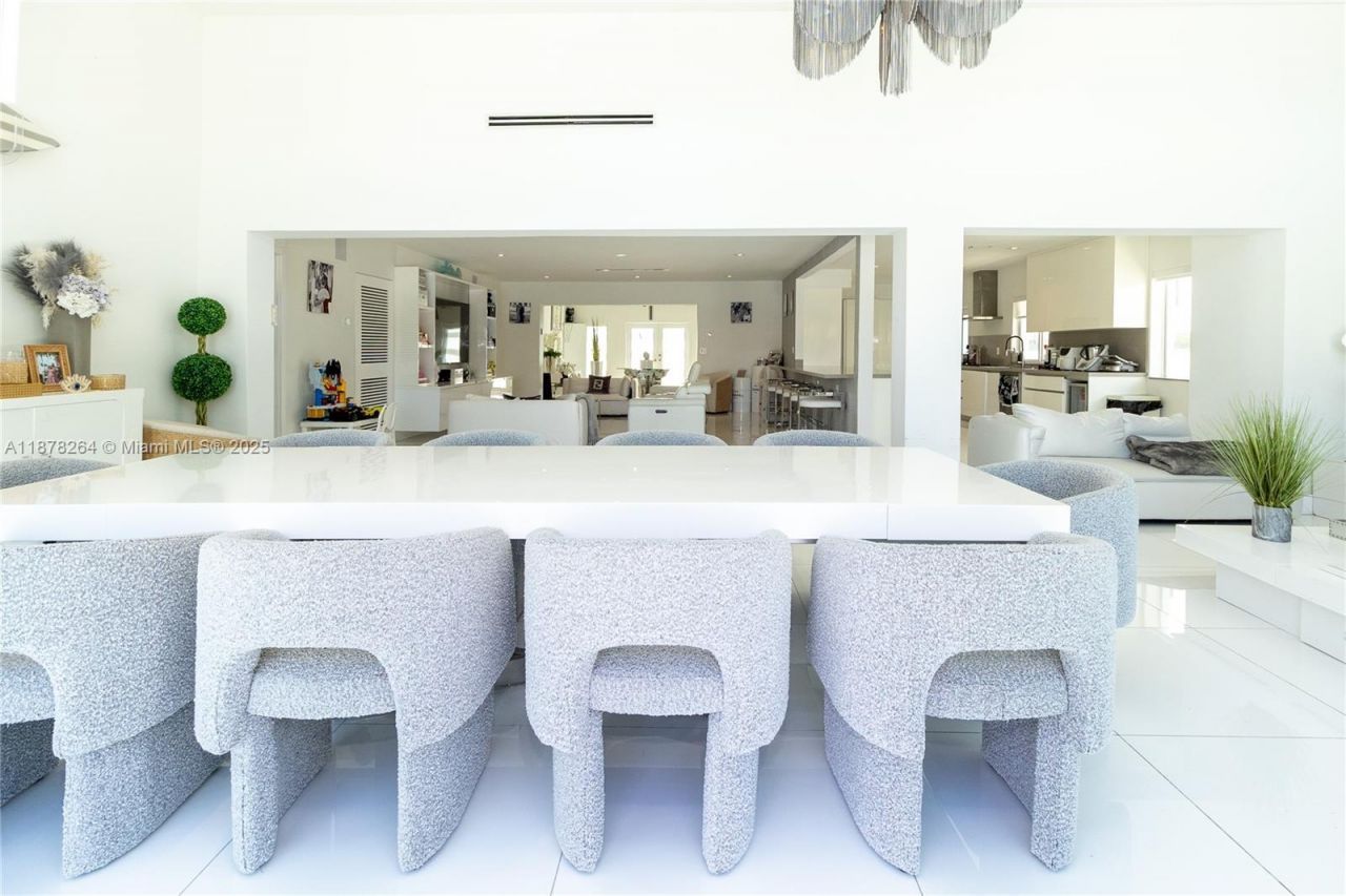 1215 N Biscayne Point Rd, Miami Beach, FL 33141 Photo