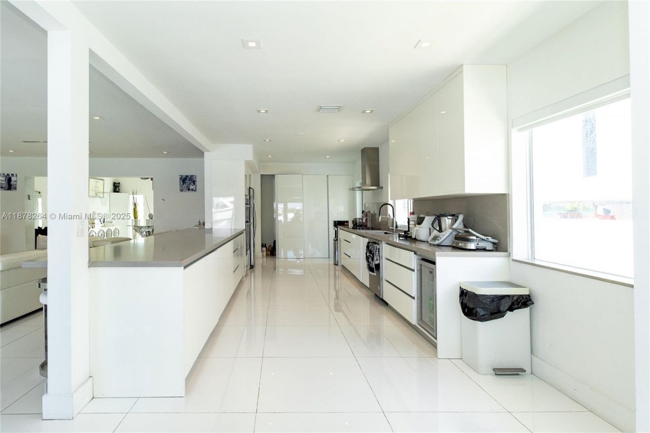 1215 N Biscayne Point Rd, Miami Beach, FL 33141 Photo