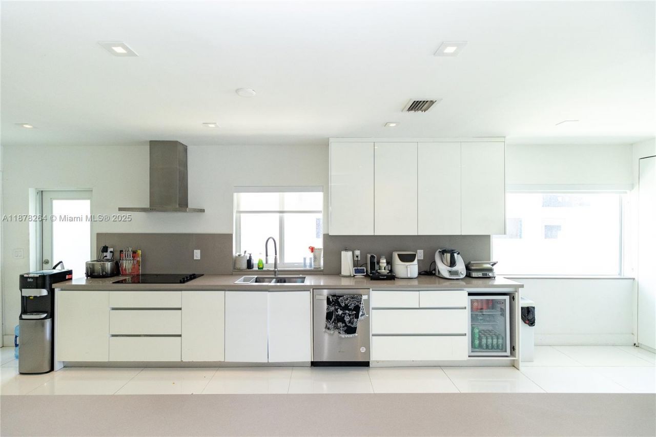 1215 N Biscayne Point Rd, Miami Beach, FL 33141 Photo