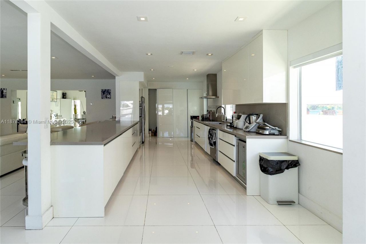 1215 N Biscayne Point Rd, Miami Beach, FL 33141 Photo