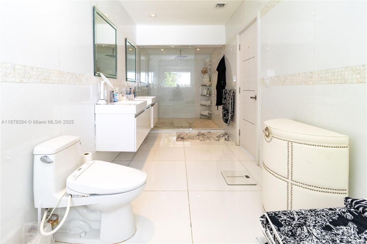 1215 N Biscayne Point Rd, Miami Beach, FL 33141 Photo