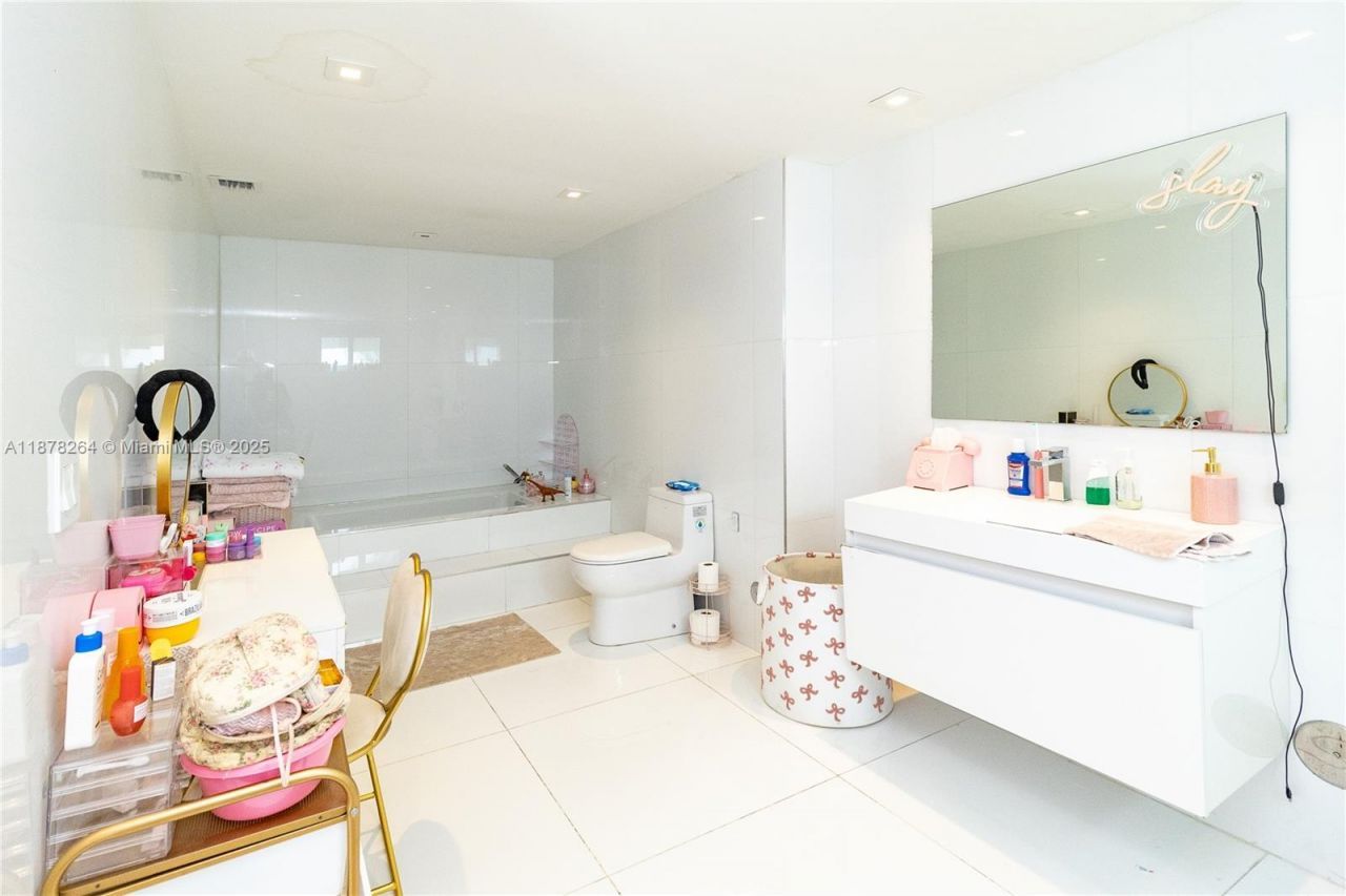 1215 N Biscayne Point Rd, Miami Beach, FL 33141 Photo