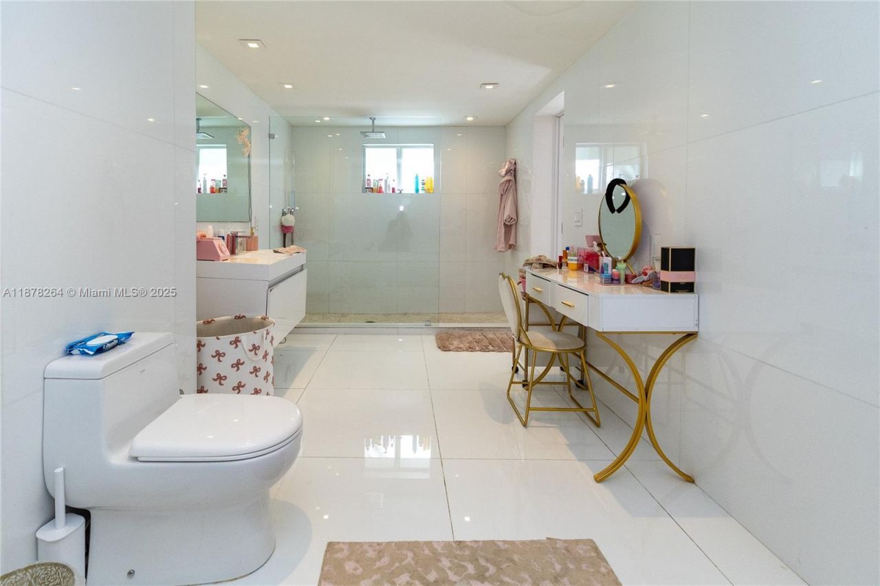 1215 N Biscayne Point Rd, Miami Beach, FL 33141 Photo