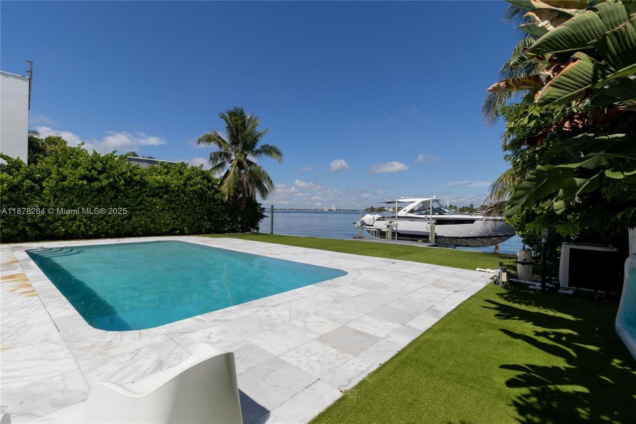 1215 N Biscayne Point Rd, Miami Beach, FL 33141 Photo