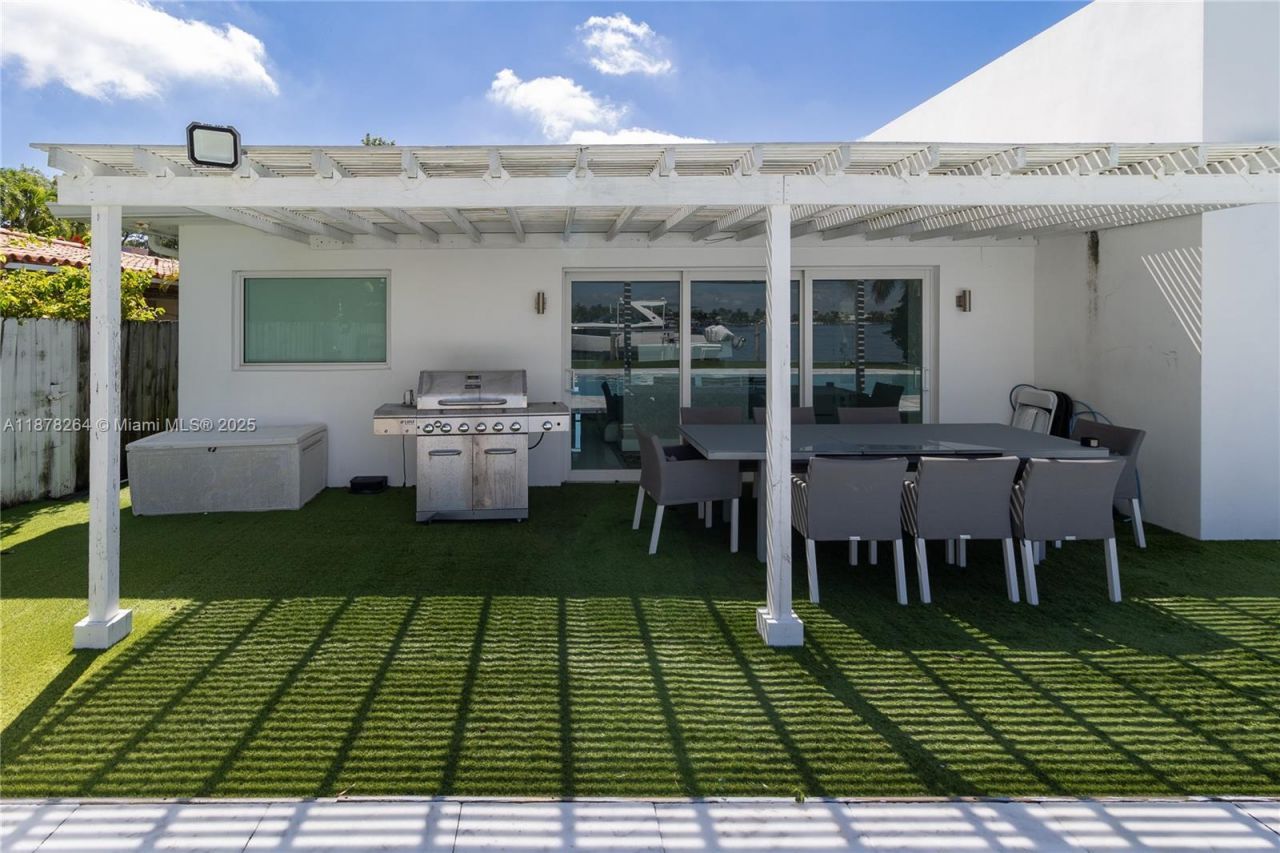 1215 N Biscayne Point Rd, Miami Beach, FL 33141 Photo