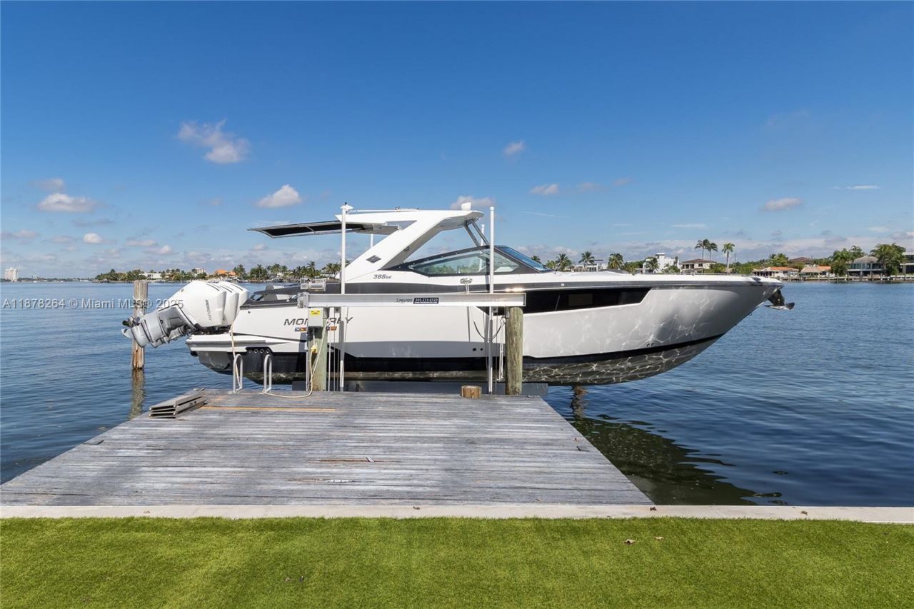 1215 N Biscayne Point Rd, Miami Beach, FL 33141 Photo