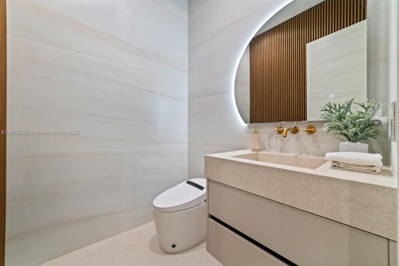 2033 NE 22nd St, Wilton Manors, FL 33305 Photo