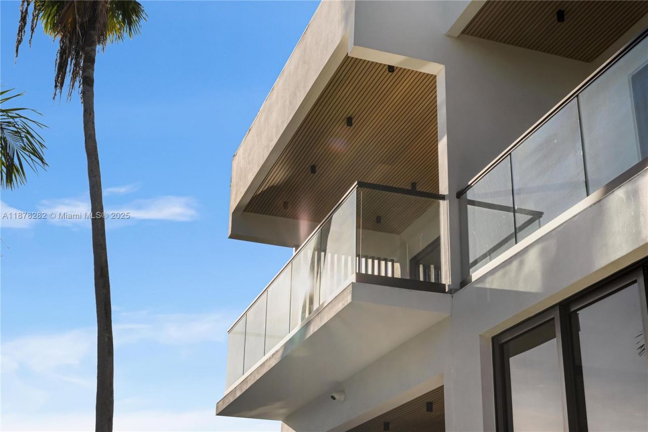 2033 NE 22nd St, Wilton Manors, FL 33305 Photo