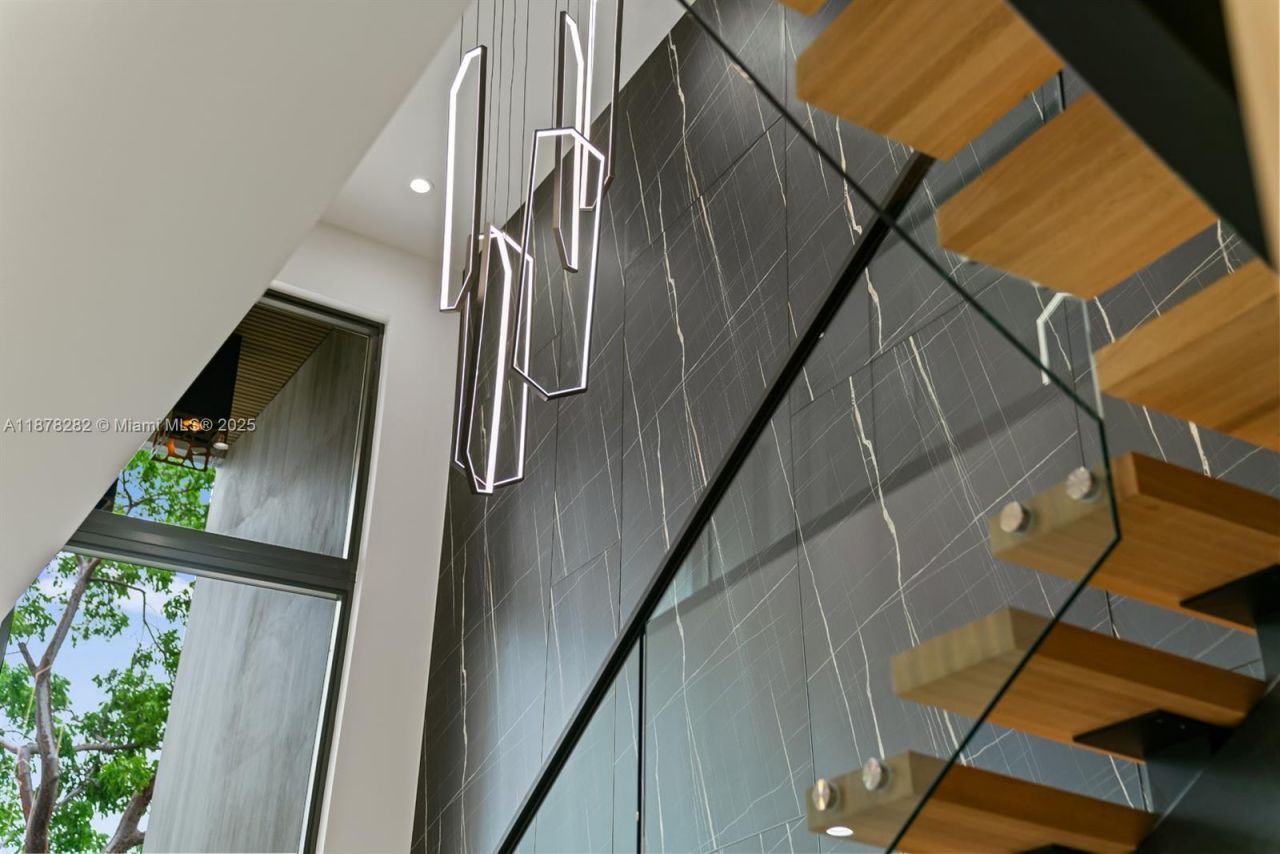 2033 NE 22nd St, Wilton Manors, FL 33305 Photo