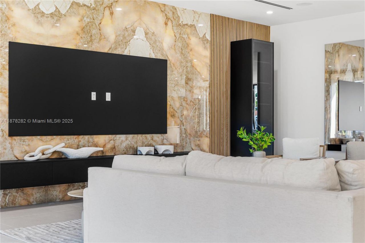 2033 NE 22nd St, Wilton Manors, FL 33305 Photo