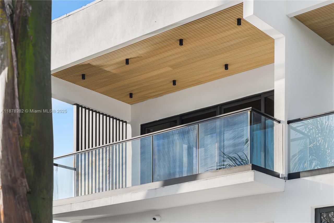 2033 NE 22nd St, Wilton Manors, FL 33305 Photo