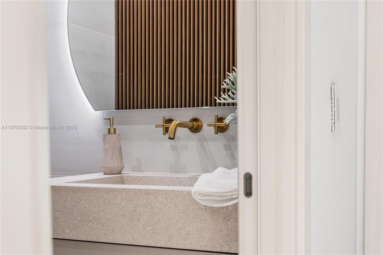 2033 NE 22nd St, Wilton Manors, FL 33305 Photo