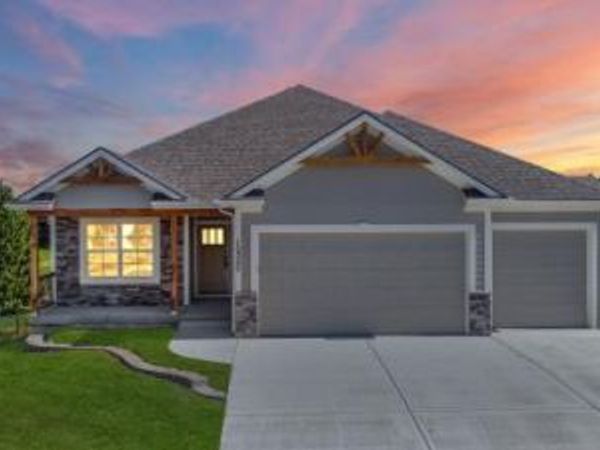 506 Blackhawke Drive, Smithville, MO 64089