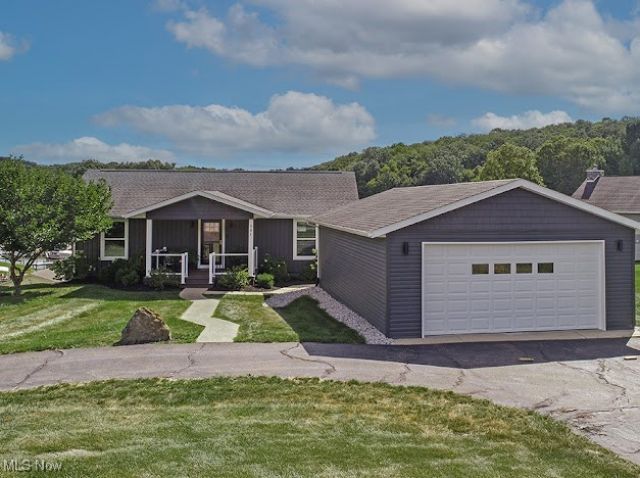 381 N Ridge Heights Drive, Howard, OH 43028 Main Photo