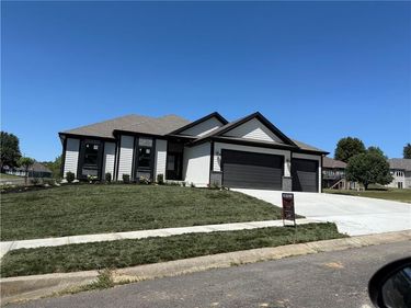 504 Blackhawke Drive, Smithville, MO 64089