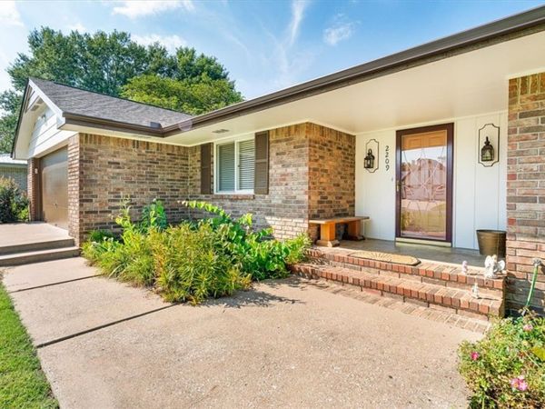 2209 W Granite Street, Siloam Springs, AR 72761