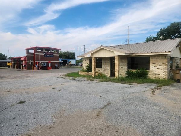 202 US Highway 69 N, Lone Oak, TX 75453