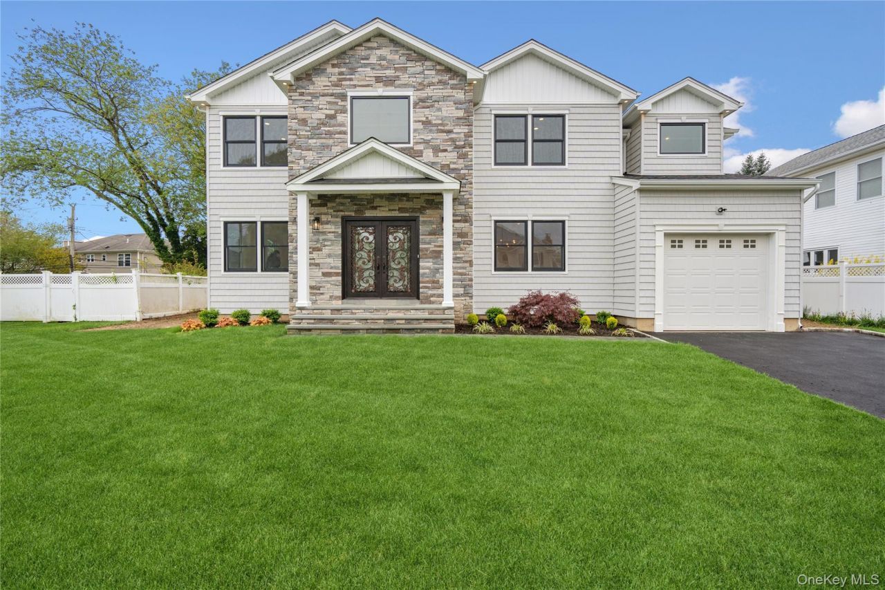 15 Lorraine Street, Syosset, NY 11791 Main Photo