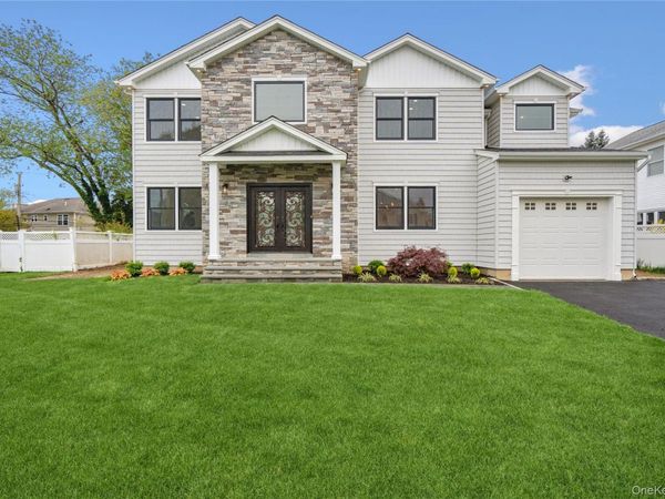 15 Lorraine Street, Syosset, NY 11791