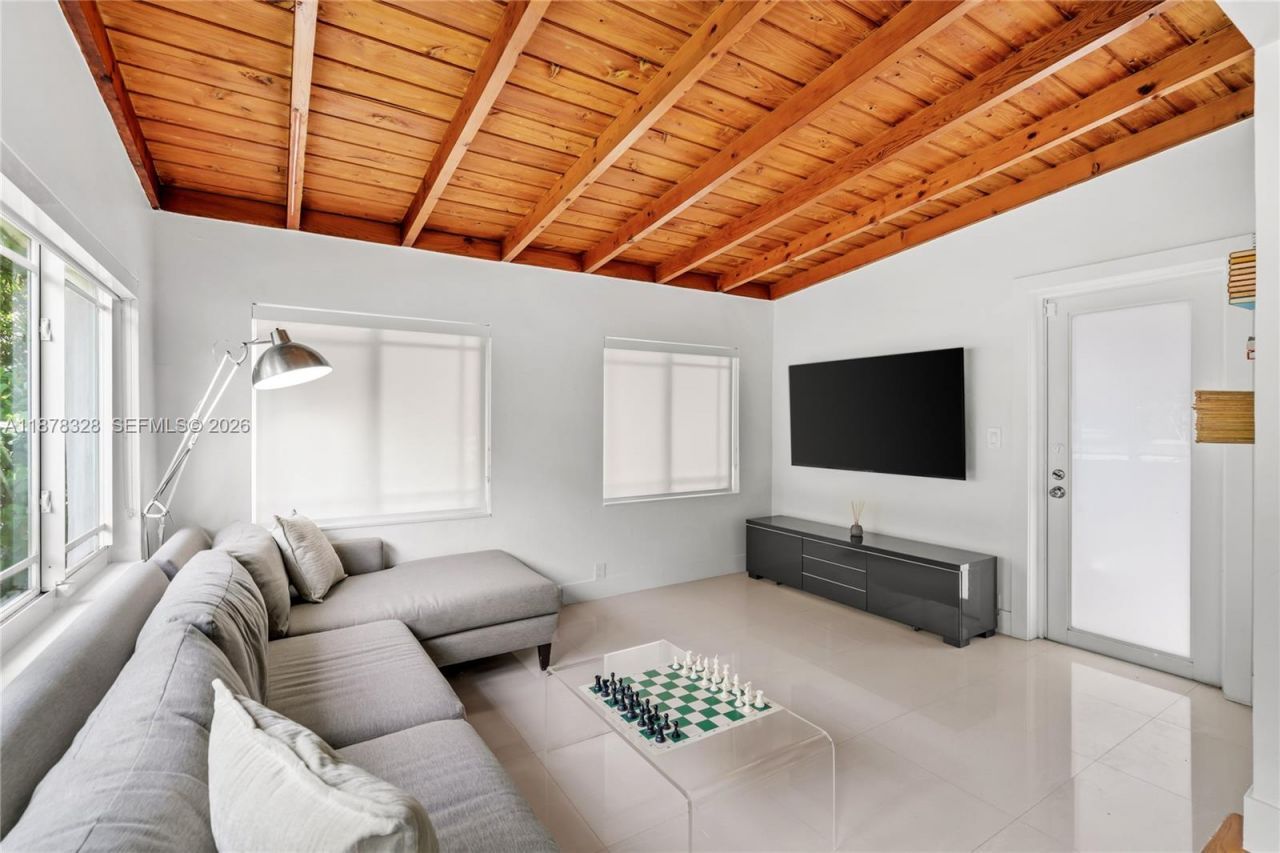 1620 Lenape Dr, Miami Springs, FL 33166 Photo