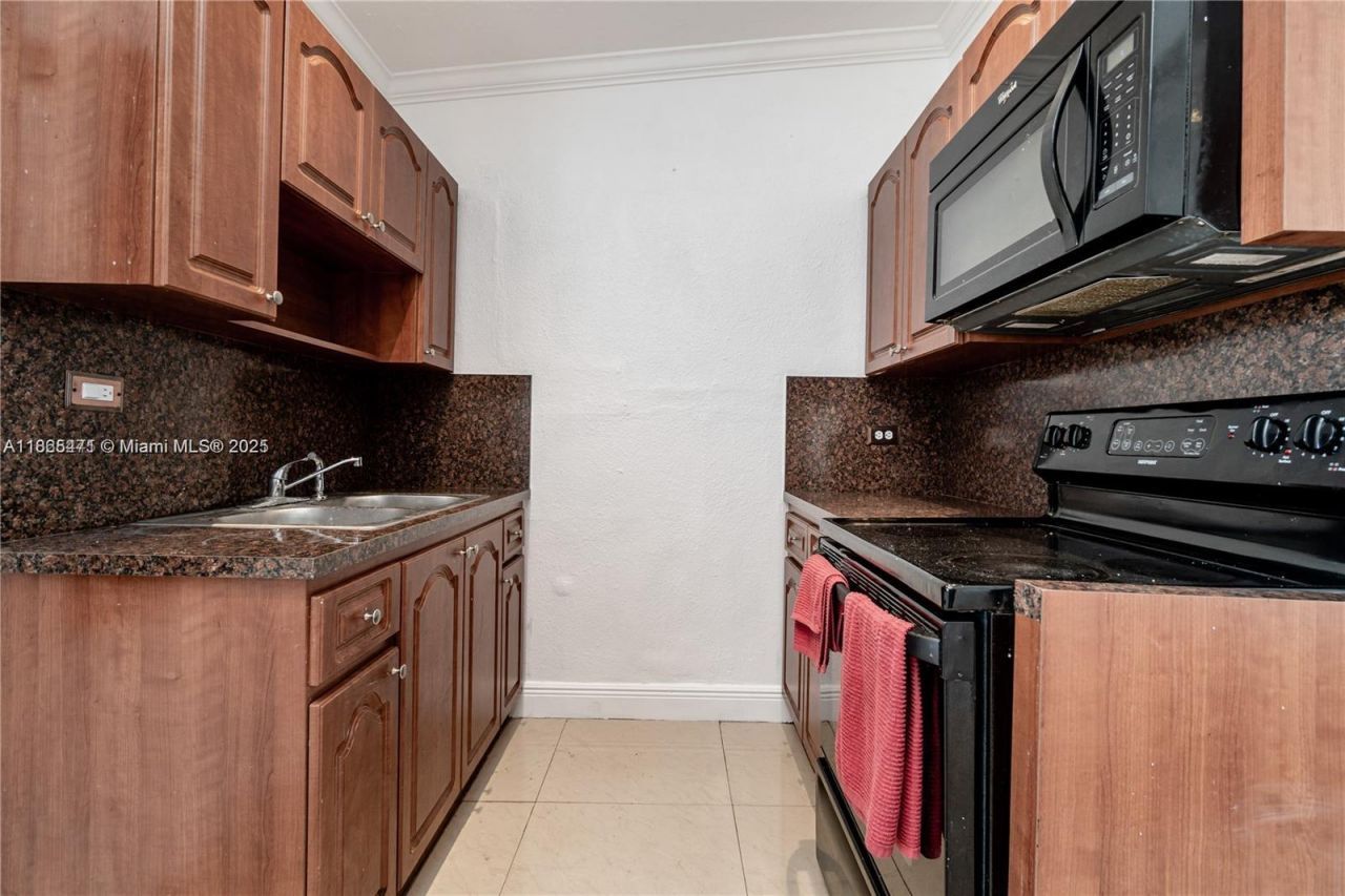 2525 NW 156th St, Miami Gardens, FL 33054 Photo