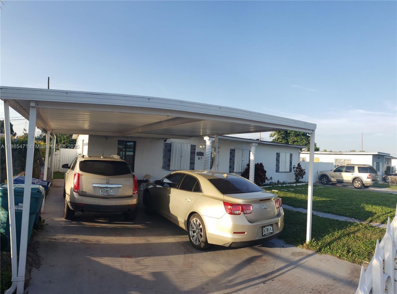 2525 NW 156th St, Miami Gardens, FL 33054 Photo