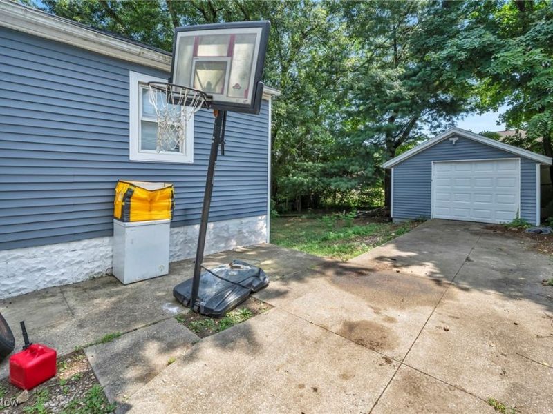 364 Rexford Street, Akron, OH 44314 Photo 4