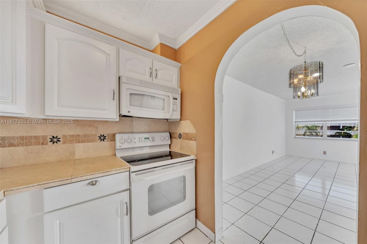 751 Pine Dr, Unit 209, Pompano Beach, FL 33060 Photo