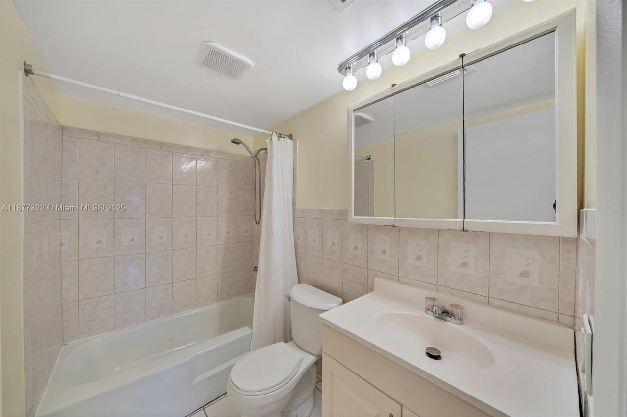 751 Pine Dr, Unit 209, Pompano Beach, FL 33060 Photo