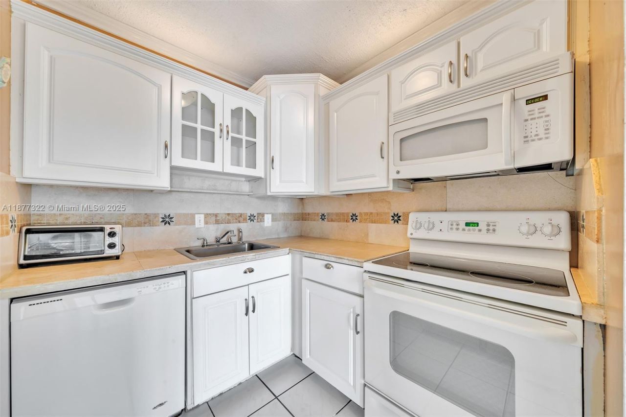 751 Pine Dr, Unit 209, Pompano Beach, FL 33060 Photo