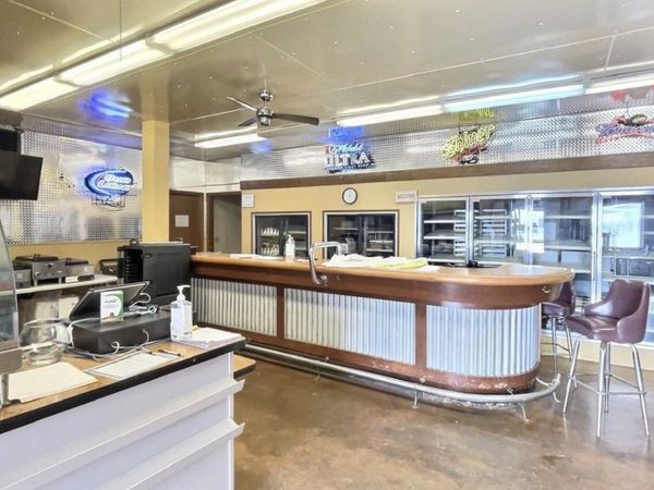 705 W Redwood St, Parkston, SD 57366