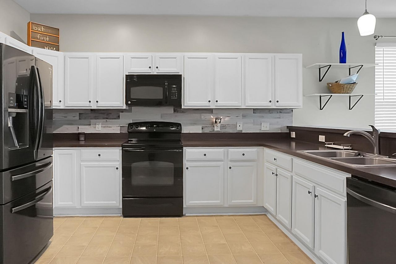 304 Sabal Palmetto Court Photo 6