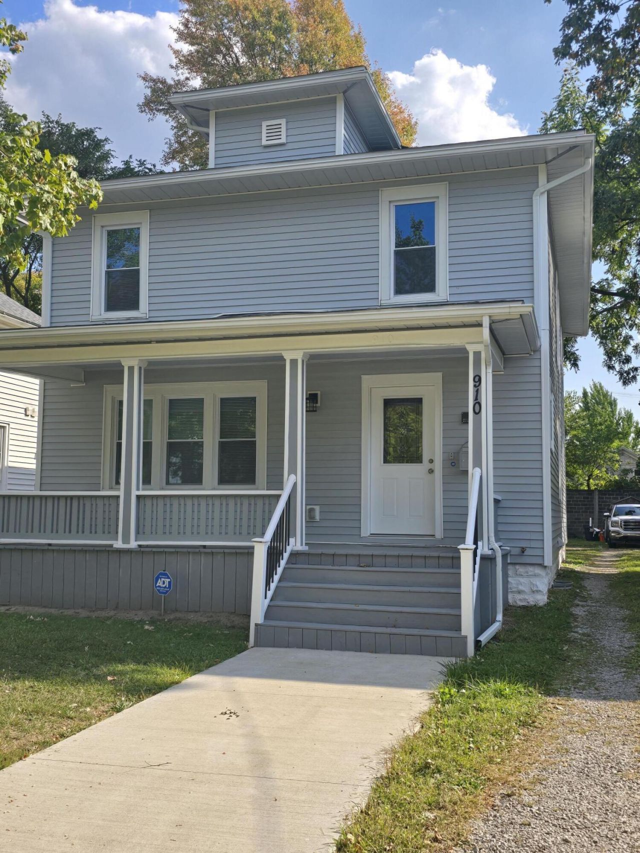 910 Vine Street, Lansing, MI 48912 Main Photo