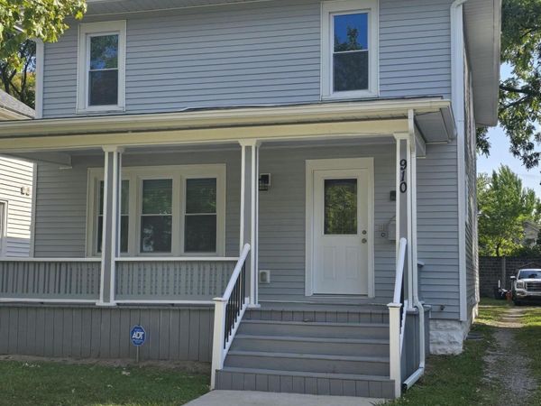 910 Vine Street, Lansing, MI 48912
