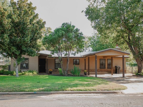 456 margo, Pearsall, TX 78061