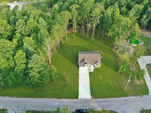 1045 Toomey Falls Rd, Oneida, TN 37841