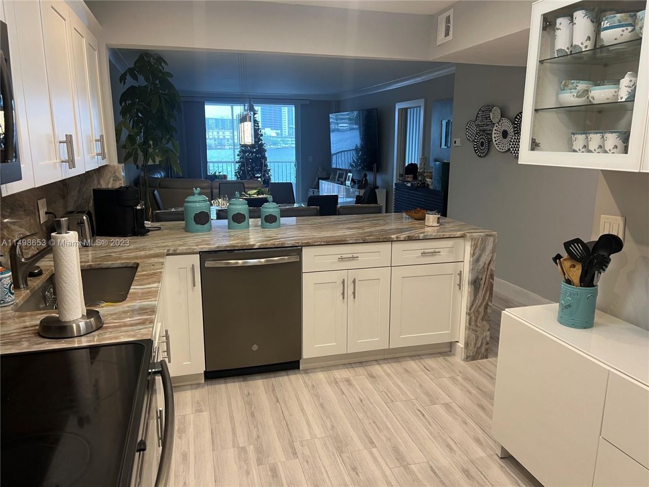 410 Golden Isles Dr, Unit 202, Hallandale Beach, FL 33009 Photo