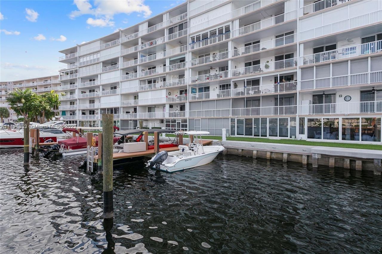 410 Golden Isles Dr, Unit 202, Hallandale Beach, FL 33009 Photo