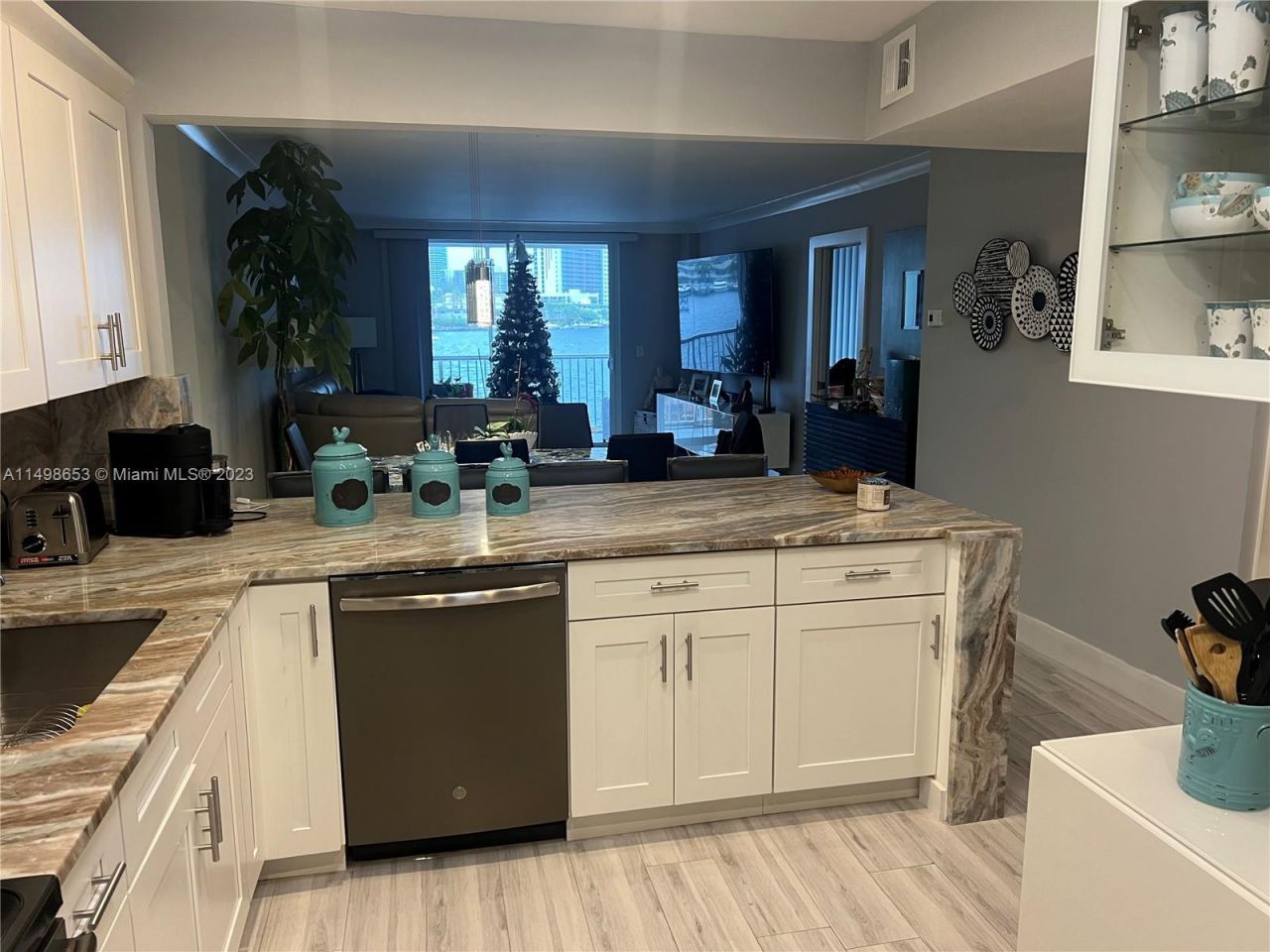 410 Golden Isles Dr, Unit 202, Hallandale Beach, FL 33009 Photo