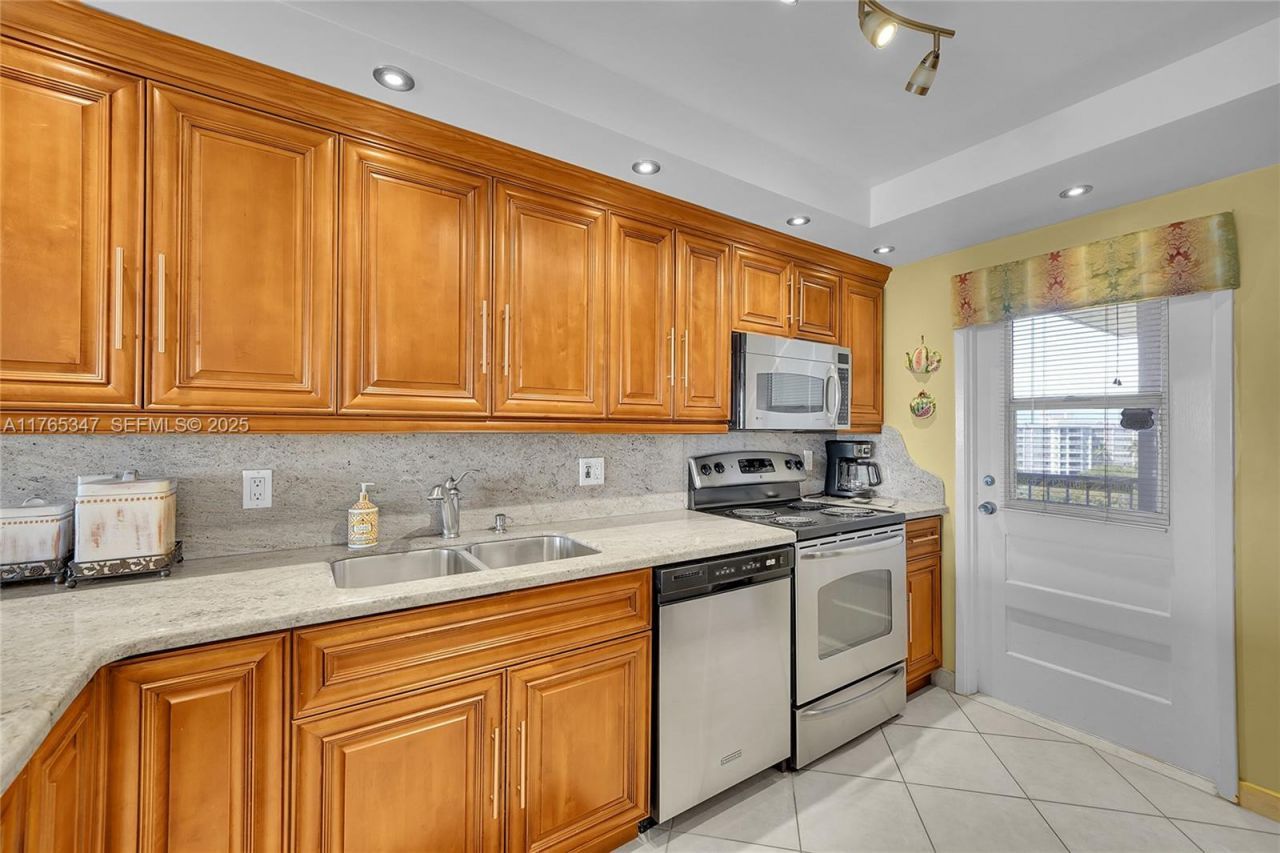 2681 S Course Dr, Unit 912, Pompano Beach, FL 33069 Photo