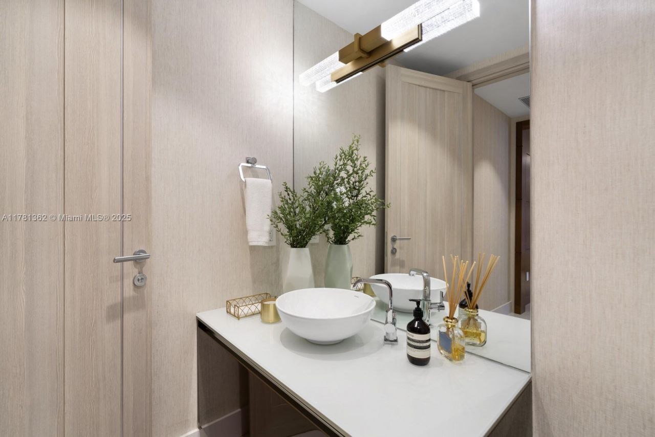 9705 Collins Ave, Unit 2604N, Bal Harbour, FL 33154 Photo