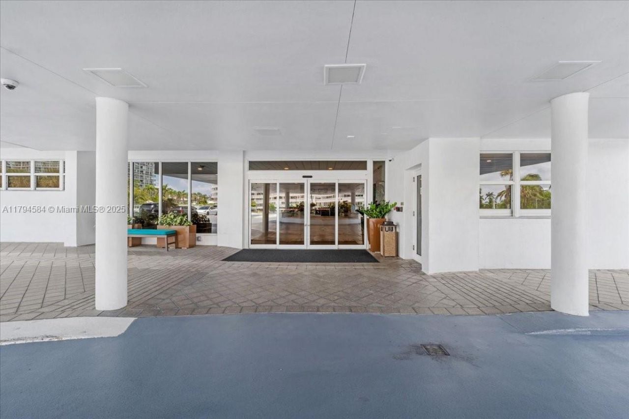 2100 S Ocean Dr, Unit 10E, Fort Lauderdale, FL 33316 Photo